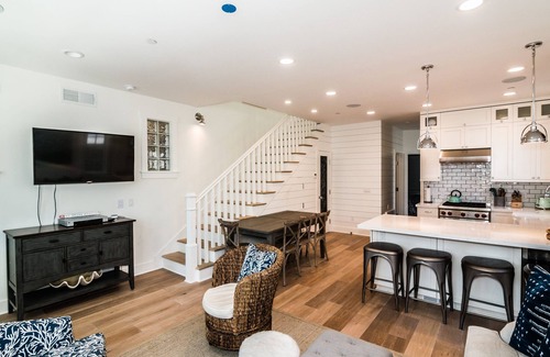 Avalon House | Beautiful Home On The Flats
