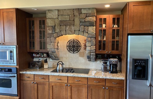 McCall House | Beautiful home on the River- Hot Tub! - 5 minutes from downtown McCall