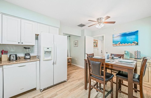Lake Worth House | Beautiful Home Away From Home 2