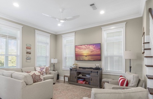 Santa Rosa Beach House | Beautiful Home on 30A! 6 Seater Golf Cart! 3 Bikes, Huge Pool, Ride to Beach - Eagle's Nest on 30A