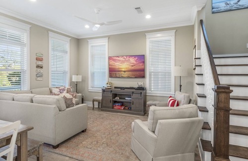 Santa Rosa Beach House | Beautiful Home on 30A! 6 Seater Golf Cart! 3 Bikes, Huge Pool, Ride to Beach - Eagle's Nest on 30A