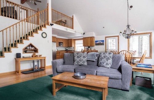 Enumclaw House | Beautiful Home W/Hot Tub Near Crystal And Rainier