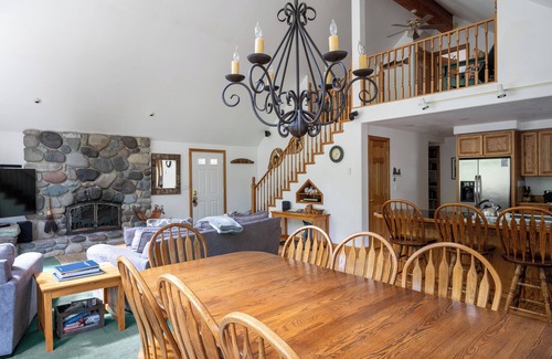 Enumclaw House | Beautiful Home W/Hot Tub Near Crystal And Rainier