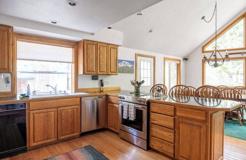 Enumclaw House | Beautiful Home W/Hot Tub Near Crystal And Rainier
