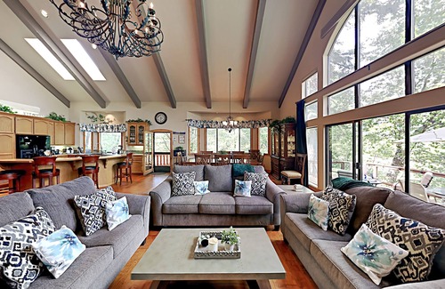 Cedar Glen House | Beautiful home W/Lake Access, Decks, Fire pit, Papoose Lake views, & EV Charger