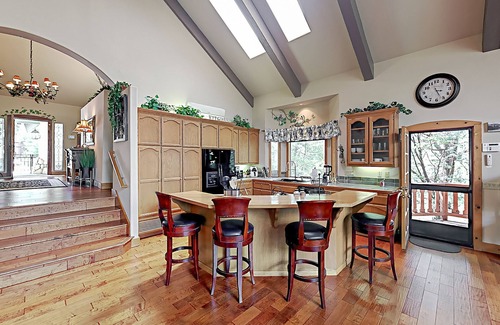 Cedar Glen House | Beautiful home W/Lake Access, Decks, Fire pit, Papoose Lake views, & EV Charger