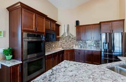 Apple Valley House | Beautiful home with spectacular views of the red cliffs. Minutes to Zion park