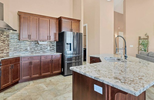 Apple Valley House | Beautiful home with spectacular views of the red cliffs. Minutes to Zion park