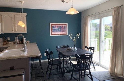 Urbandale House | Beautiful home with 4 bedrooms