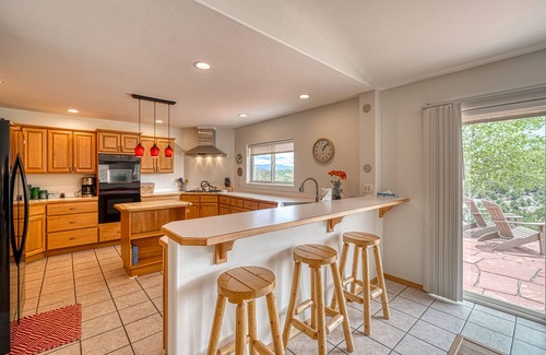 Nathrop House | Beautiful Home with Breathtaking Views!
