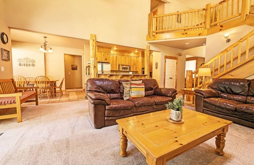 Sunriver House | Beautiful home with Jacuzzi tub, Hot Tub, & A/C - Poplar 16