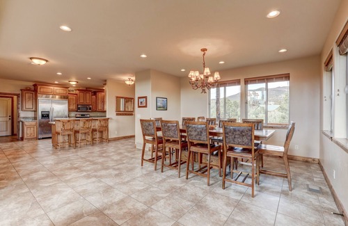 Zion National Park East Entrance Cabin | Beautiful home with lots of room. Large deck and amazing hot tub.