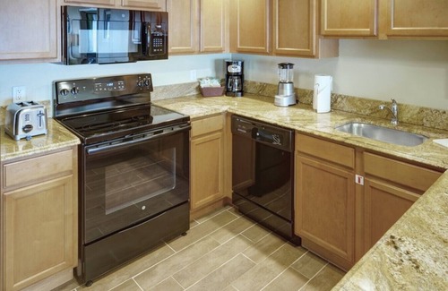 Pompano Beach Condo | Beautiful Hotel in Royal Vista 2BD near North Ocean Park