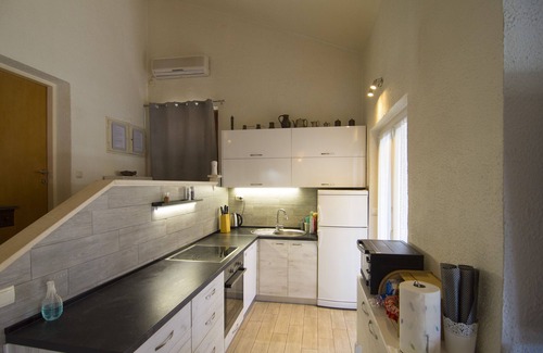 Splitska House | Beautiful house 5 meters from the sea (Splitska, Brač) with heating pool