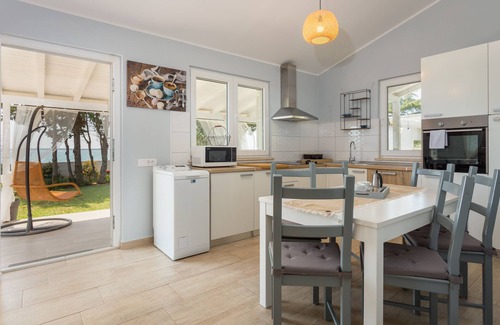 Peroj Villa | Beautiful house 20 meters from sea, free Wi-Fi
