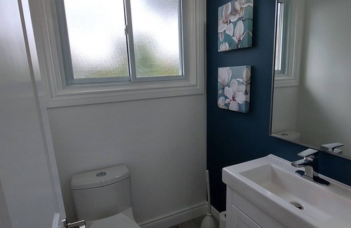 Amherstview House | Beautiful House, 4 Beds, 2.5 Bathrooms