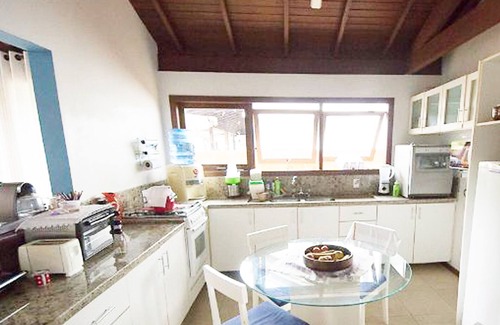 Porto da Lagoa House | Beautiful House 5 qts pool with path to the sea