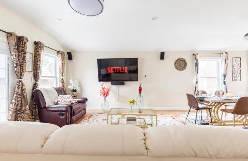 Arlington House | Beautiful House 9 Beds King Bed 3 Baths Family Friendly