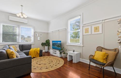 Lakes Entrance House | Beautiful House - Central Location - Near Beach