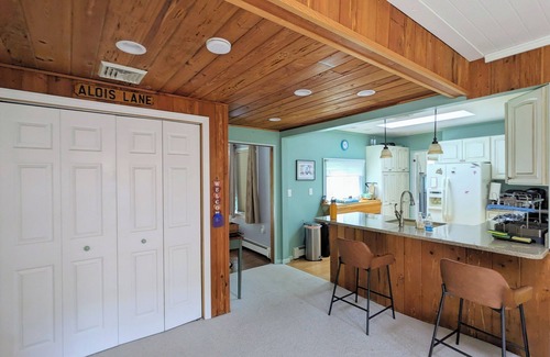 Mattituck House | Beautiful house, large private yard, only two minutes walk from private beach