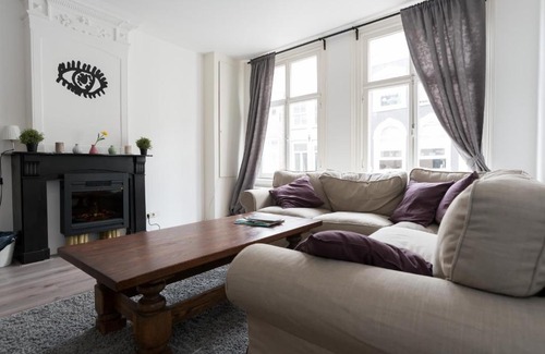 Burgwallen Nieuwe Zijde House | Beautiful House next to Dam Square!