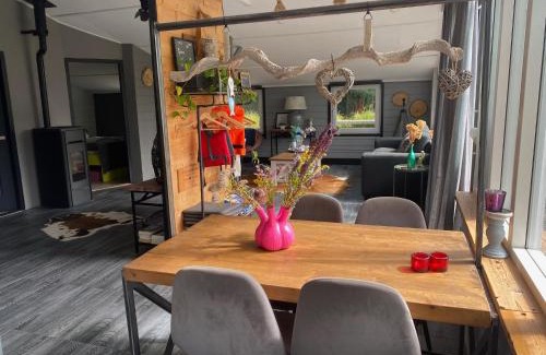 Aalsmeer House | Beautiful house on an island near Amsterdam