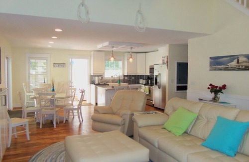 South Haven House | BEAUTIFUL HOUSE, PERFECT FOR TWO FAMILIES! SHORT WALK TO BEACHES AND TOWN!