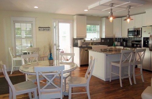 South Haven House | BEAUTIFUL HOUSE, PERFECT FOR TWO FAMILIES! SHORT WALK TO BEACHES AND TOWN!