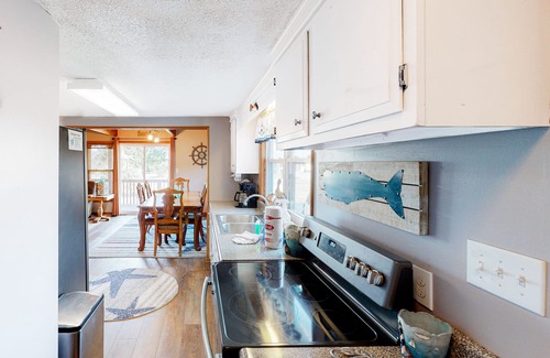 Buxton House | Beautiful house w/Shared Pool, Private Washer/Dryer, Central AC, Free WiFi