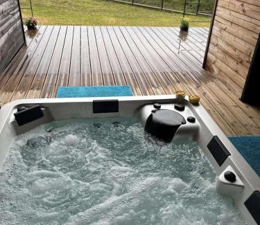 Bias House | Beautiful house with a hot tub and garden