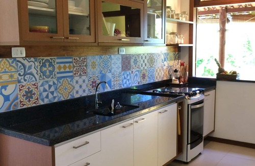 Garapua House | BEAUTIFUL HOUSE WITH TROPICAL GARDEN IN GARAPUÁ