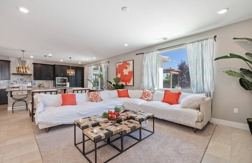 Elk Grove House | Beautiful House with a park behind it and a five-minute walk to the casino.