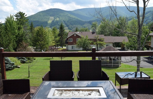 Hunter House | Beautiful Hunter Mountain Four Season House-Hot Tub, Bar Room, Gym, Views