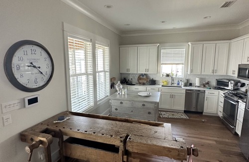Fairhope House | Beautiful, impeccably clean bayfront home with private dock.