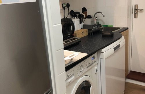 Vassall Apartment | Beautiful Independent Apartment in London, UK