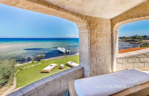Stintino Villa | Beautiful independent Villa with swimming pool and outdoor whirlpool