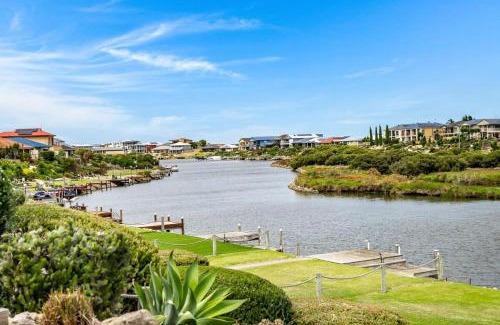 Nangkita House | Beautiful Island Blanche Pde Hindmarsh Island - BYO Linen - WiFi