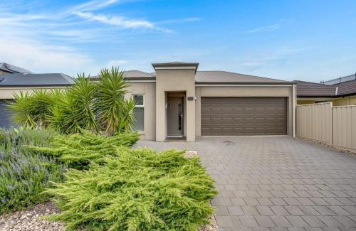 Nangkita House | Beautiful Island Blanche Pde Hindmarsh Island - BYO Linen - WiFi
