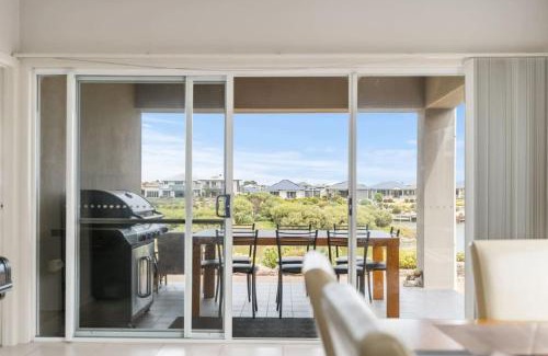 Nangkita House | Beautiful Island Blanche Pde Hindmarsh Island - BYO Linen - WiFi