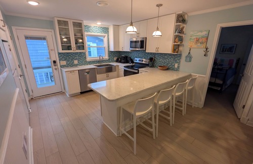 Sunset Beach House | Beautiful Island Beach Home 2 MINS WALK to The Beach
