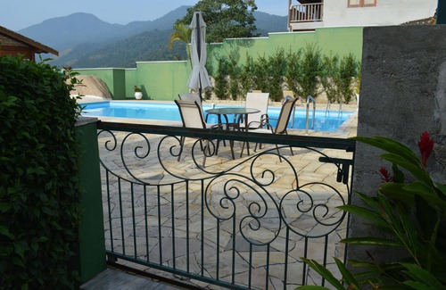 Tesouro da Colina Apartment | Beautiful Island Guest House - Castelhanos Suite