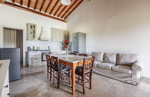 Colle di Val d'Elsa Villa | Beautiful private villa with WIFI, private pool, A/C, TV and pets allowed, close to San Gimignano