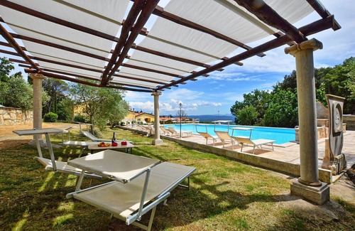 Monteverdi Marittimo Apartment | Beautiful apartment for 8 people with pool and parking
