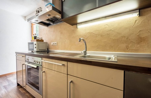 San Leonardo in Passiria House | Beautiful Holiday Home “Ferienhaus in der Blaiche” with Mountain View, Wi-Fi, Balcony, Garden.