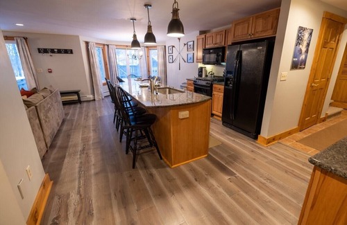 North Troy Condo | Beautiful Jay Peak ski-in/ski-out condo w/HOT TUB!
