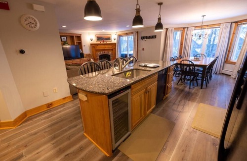 North Troy Condo | Beautiful Jay Peak ski-in/ski-out condo w/HOT TUB!