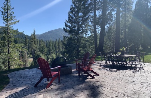 Johnsville House | Beautiful Johnsville Cabin- Minutes from Graeagle