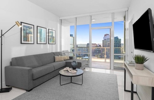 Downtown Los Angeles House | Beautiful Junior Two Bedroom Suite in DTLA