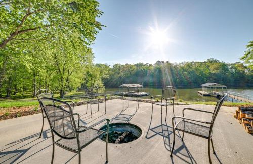 New Concord House | Beautiful Kentucky Lake Getaway with Dock and Deck!