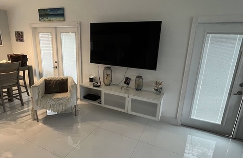 Lime Grove Estates House | Beautiful key largo home with ocean views,very large living room